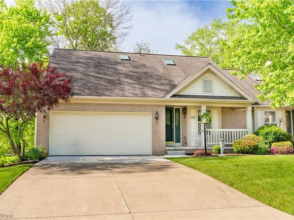 1702 Southpointe Cir NE, Canton, OH 44714