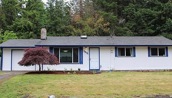 Good size lot with private backyard plus community park on the shores of Black Lake.
