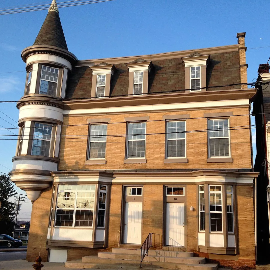 1 E Main St — Photo 1