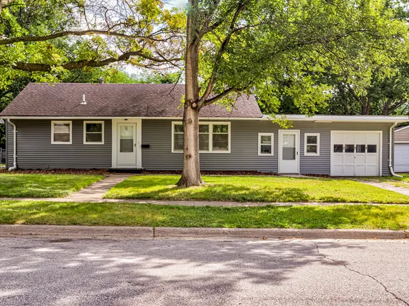 228 Hilltop Rd, Ames, IA 50014