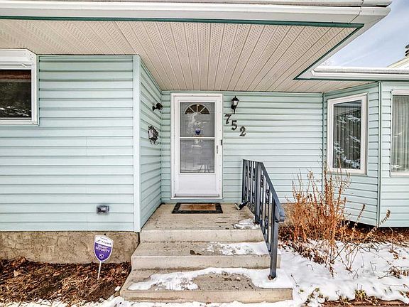 2nd image of 752 W Cedarille Way SW