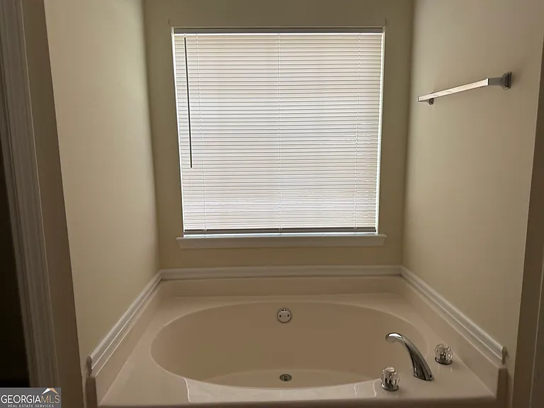 140 Trinity Dr — Photo 11