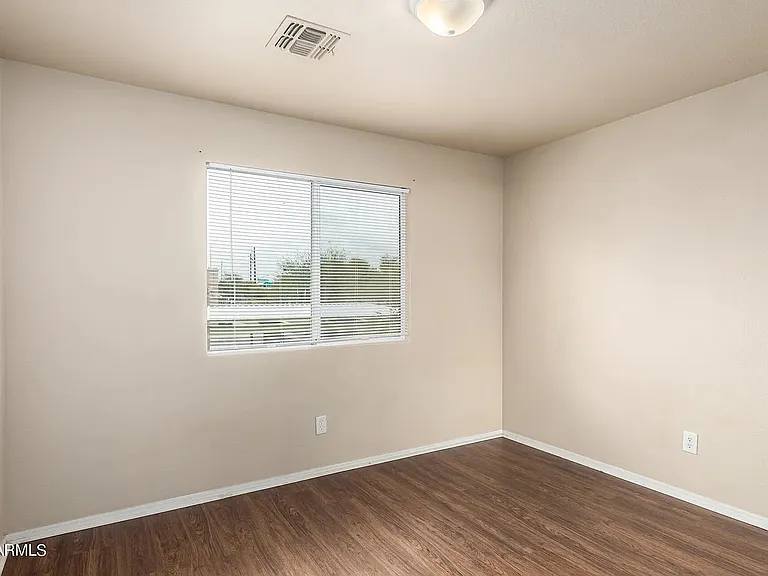 5125 S 15th Pl — Photo 6