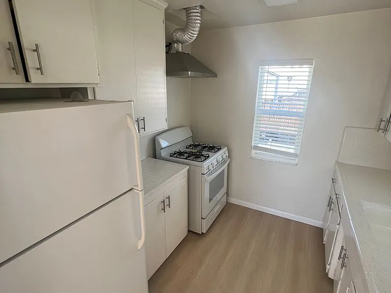 2474 E Broadway — Photo 7