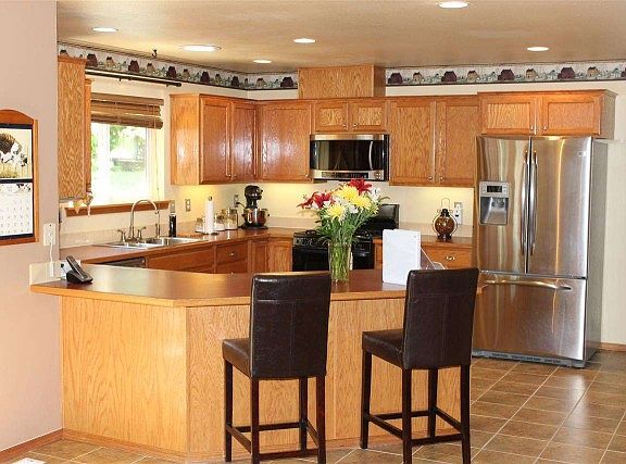 3rd image of 63 Edgewood Dr