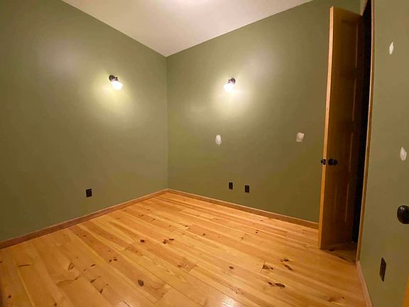 5th image of 214 Starr St #1