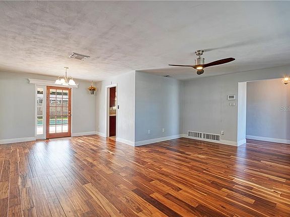 5th image of 2449 Glenann Dr