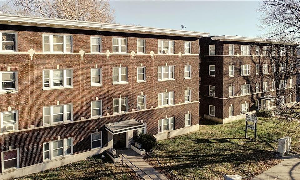 1st image of 301 N Gladstone Blvd