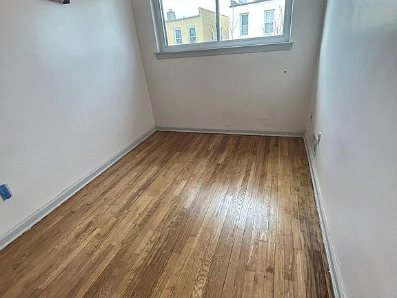 4th image of 2133 Homer Ave #1