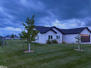839 S 3rd St, Montezuma, IA 50171