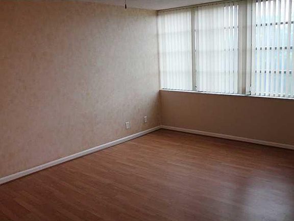 4th image of 6901 Environ Blvd APT 4F