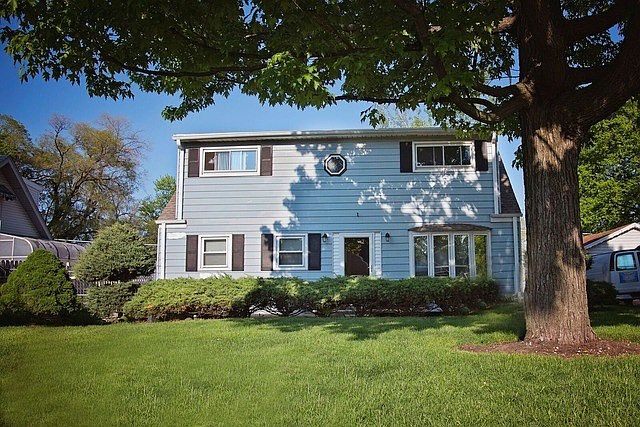 1st image of 915 N Prater Ave