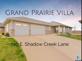 720 E Shadow Creek Ln, Sioux Falls, SD 57108