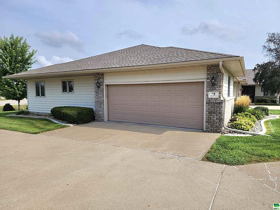 2nd image of 9 Crystal View Ct