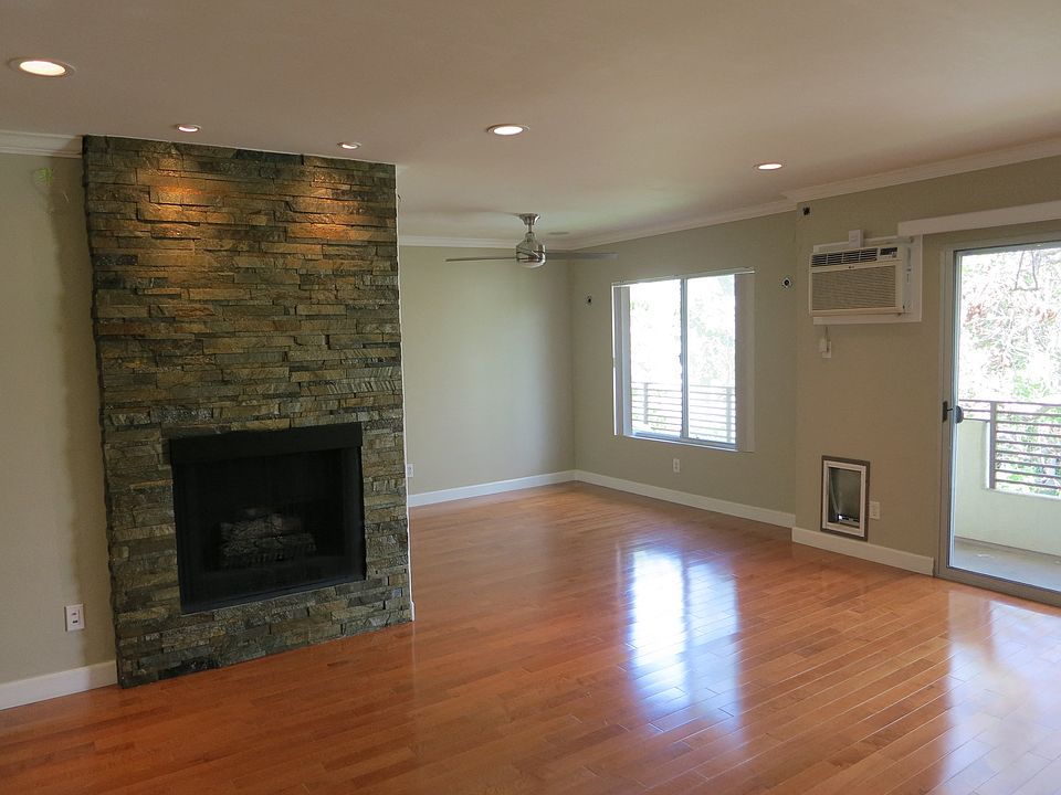 1st image of 11908 Dorothy St #204