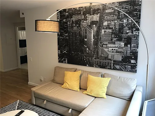 Rented by R New York | media 28