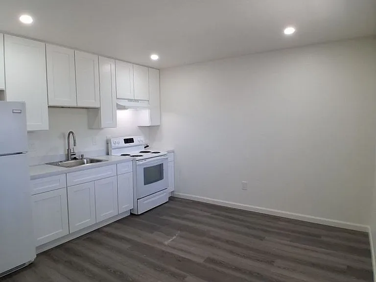 EastGate Gardens Apts — Photo 13