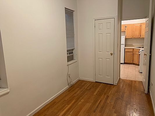 5th image of 306 E 83rd St #B4