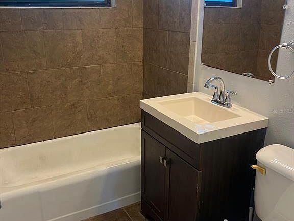 3rd image of 1427 Pleasant Pl