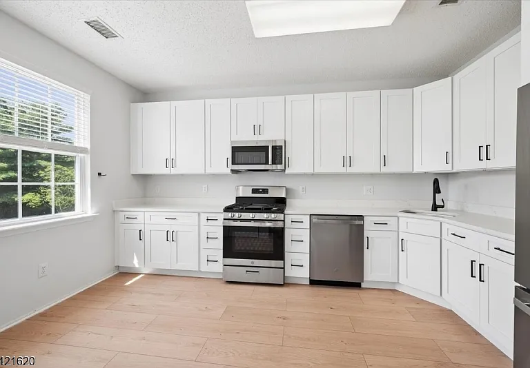82 Hancock Dr — Photo 18