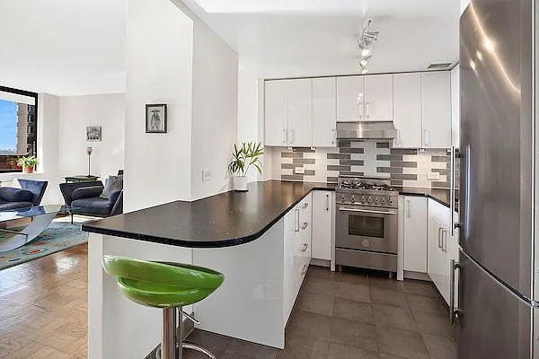 Sold by 212 Apartments LLC | media 10