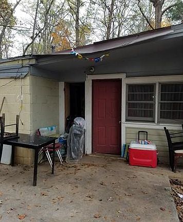 3rd image of 418 Queens Ct
