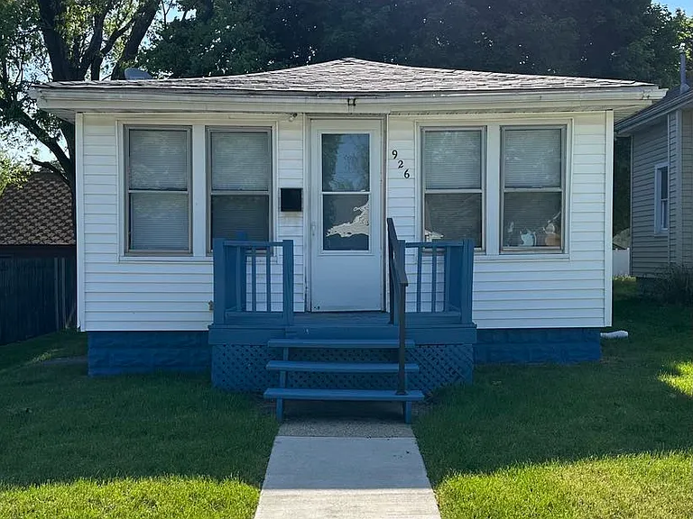 926 Hubbard St — Photo 1