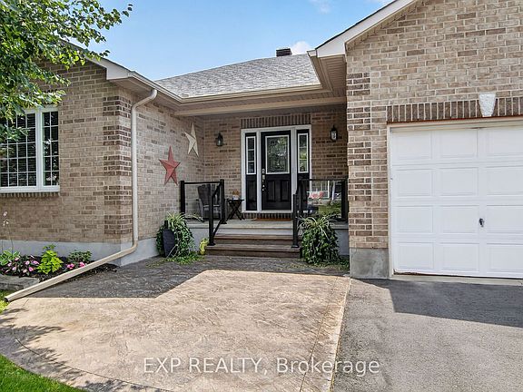 2nd image of 395 Jamieson St
