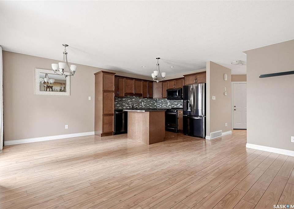 1st image of 837 Connaught STREET