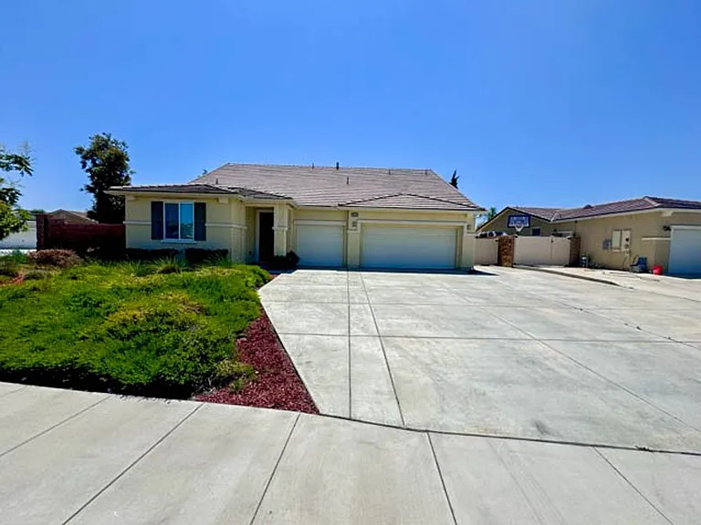 34726 Yellow Root St — Photo 2