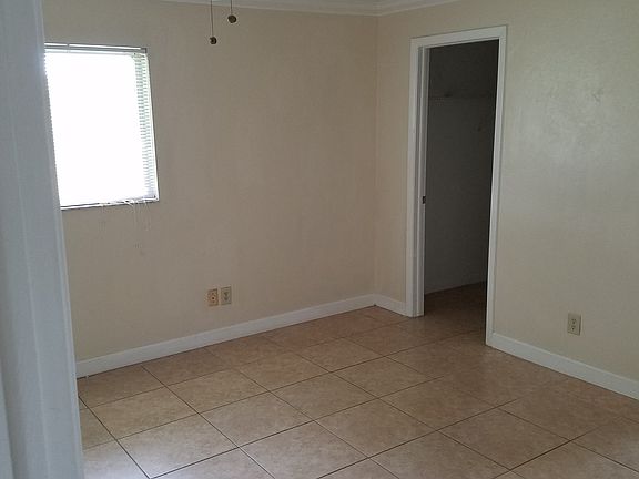 3rd image of 1108 SE 23rd Ter