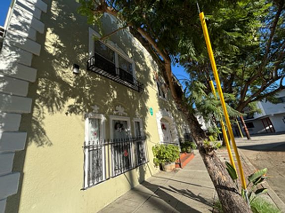 4th image of 1109 Laguna Ave APT 4