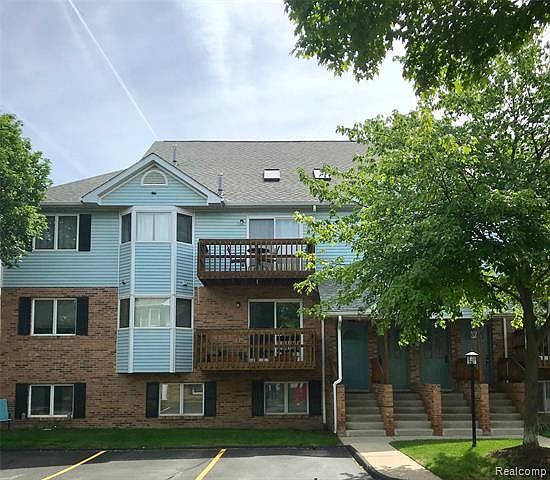 1st image of 374 Pinewood Dr
