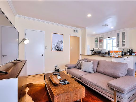 4th image of 1111 11th St APT 10