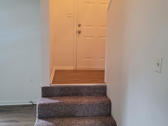 4th image of 120 Whaley Ct #1