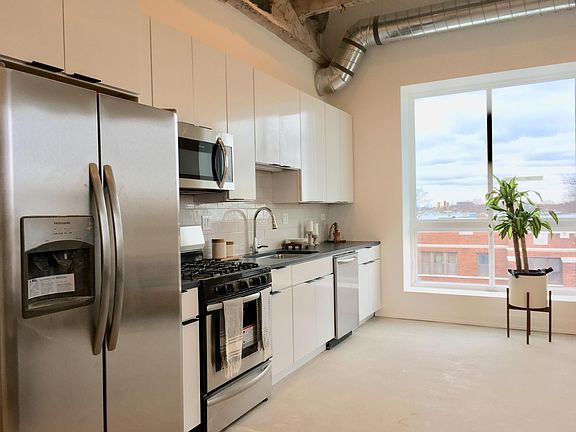 3rd image of 4601 N Paulina St #401