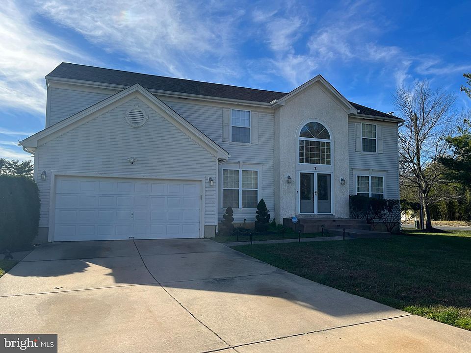 2nd image of 2 E Meadowbrook Cir