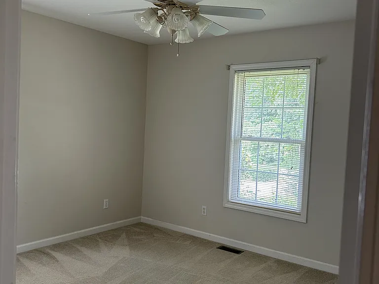 193 Berkshire Loop — Photo 16