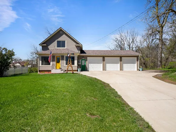 971 5th St N, Dassel, MN 55325