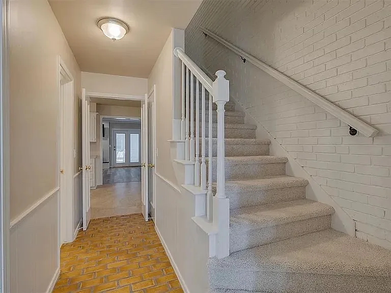 3057 W Wilshire Blvd — Photo 3