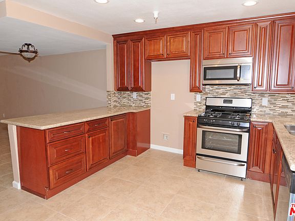 4th image of 21834 Saticoy St APT E