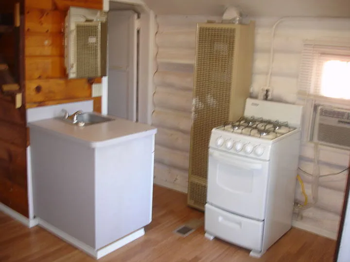 Studio, 1.0 bath, $695 — Photo 3