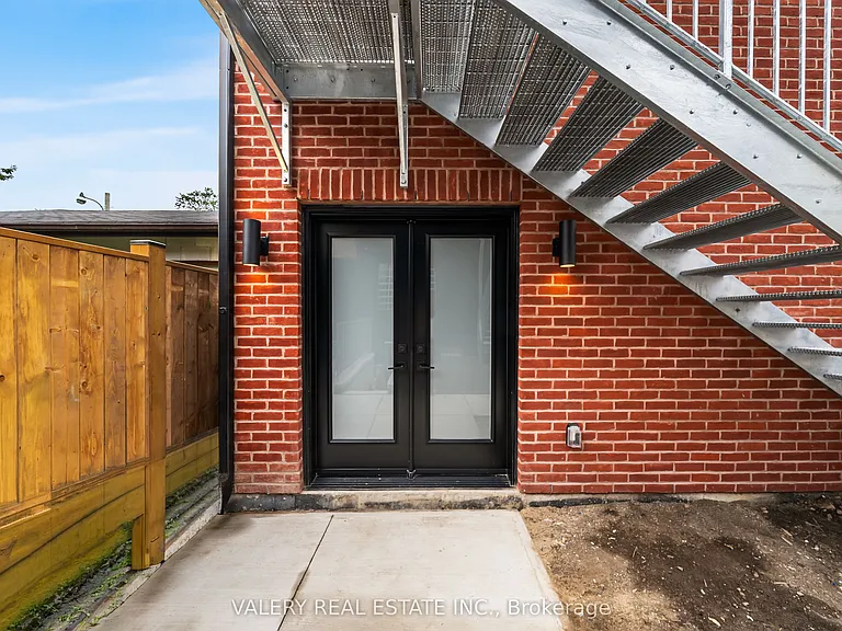 131 Dovercourt Rd #LANEWAY MAIN — Photo 11