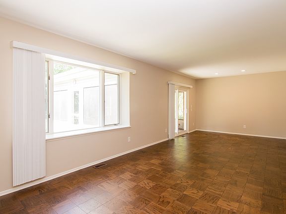 4th image of 2751 Aurora St