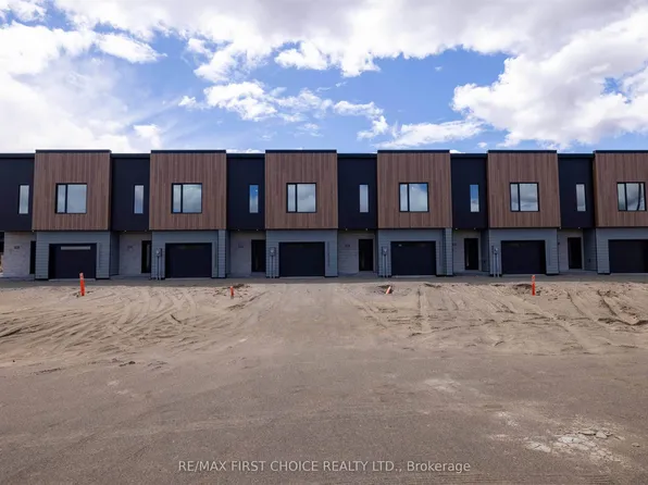 832 Weiler Blvd, Thunder Bay, ON P7C 0A7
