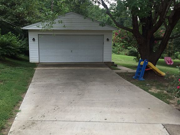 2nd image of 606 W 14th St