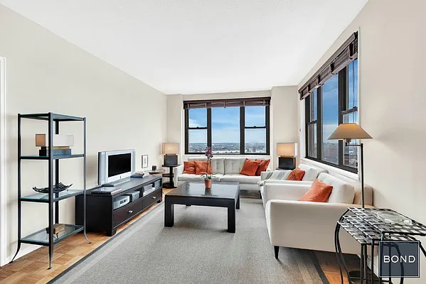 Sold by Bond New York | media 10