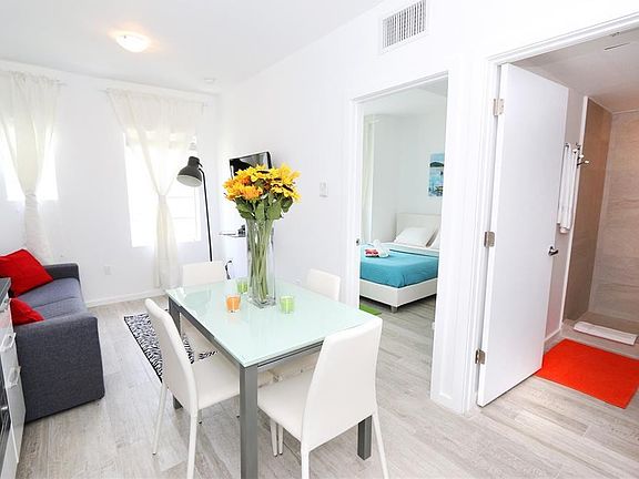 4th image of 811 Jefferson Avenue #102
