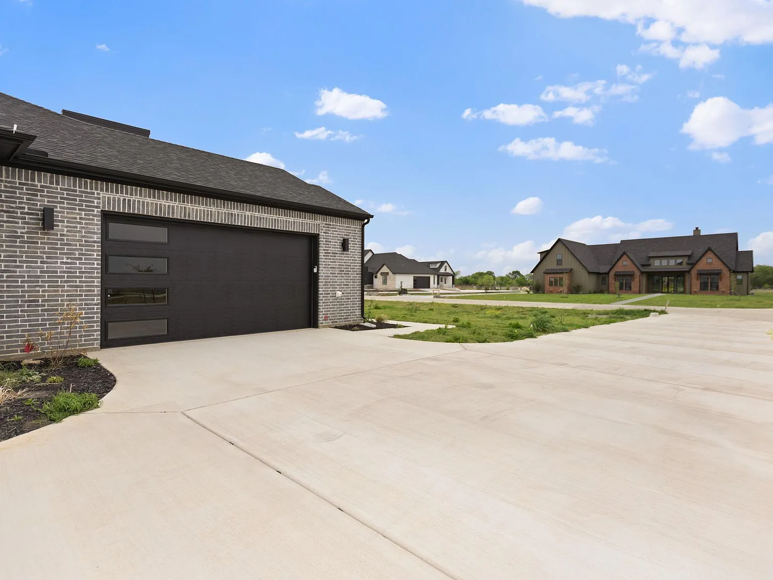2 bed, 1.0 bath, 800 sqft, $3,638 — Photo 4