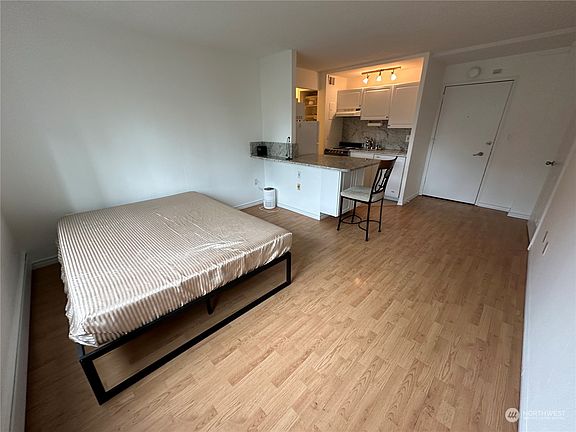 5th image of 1400 Hubbell Place #1305